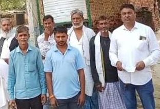 ग्राम सबादा में ग्राम पंचायत घोटाला उजागर से जुड़े मामले में FIR दर्ज कराने वाले सबादा गाँव के सभी ग्रामीणों का समूह फोटो